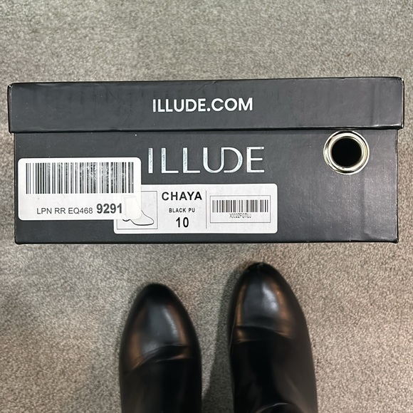 Illude - Black Ankle Booties - women’s 10 - Picture 6 of 6